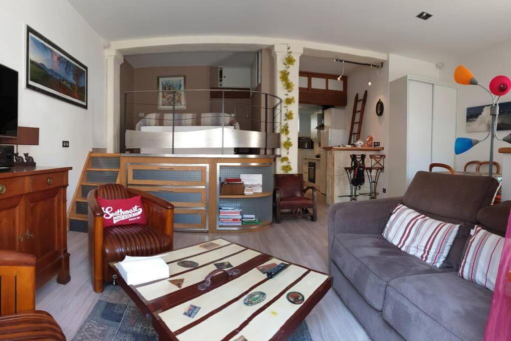 Loft Au Centre Ville, Calme, 200M De La Plage Saint-Jean-de-Luz Esterno foto