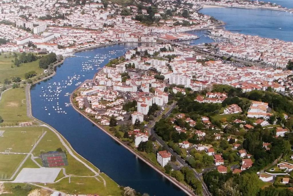 Loft Au Centre Ville, Calme, 200M De La Plage Saint-Jean-de-Luz Esterno foto